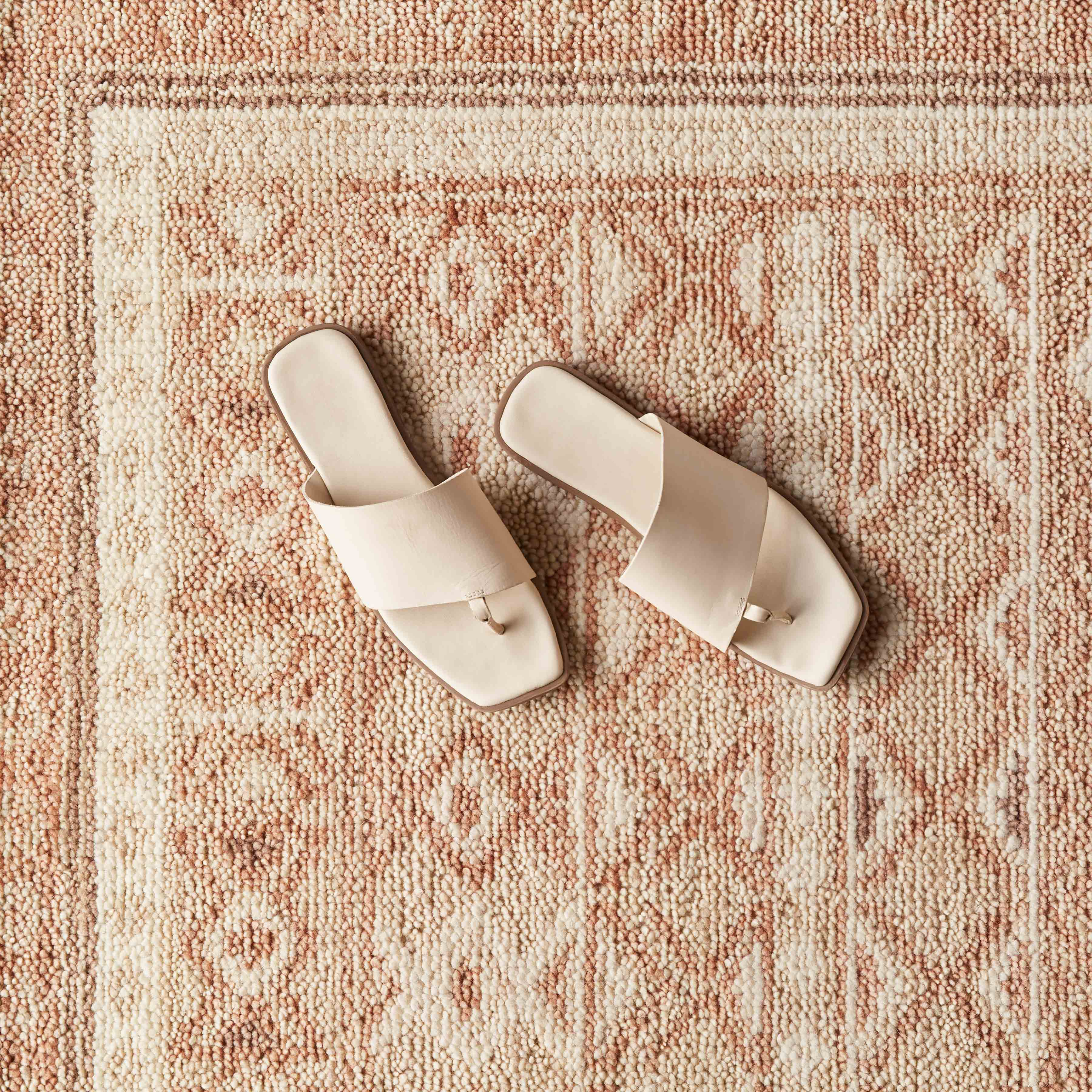 Handwoven Rug with Soft Geometric Pattern | Warm Neutral Tone