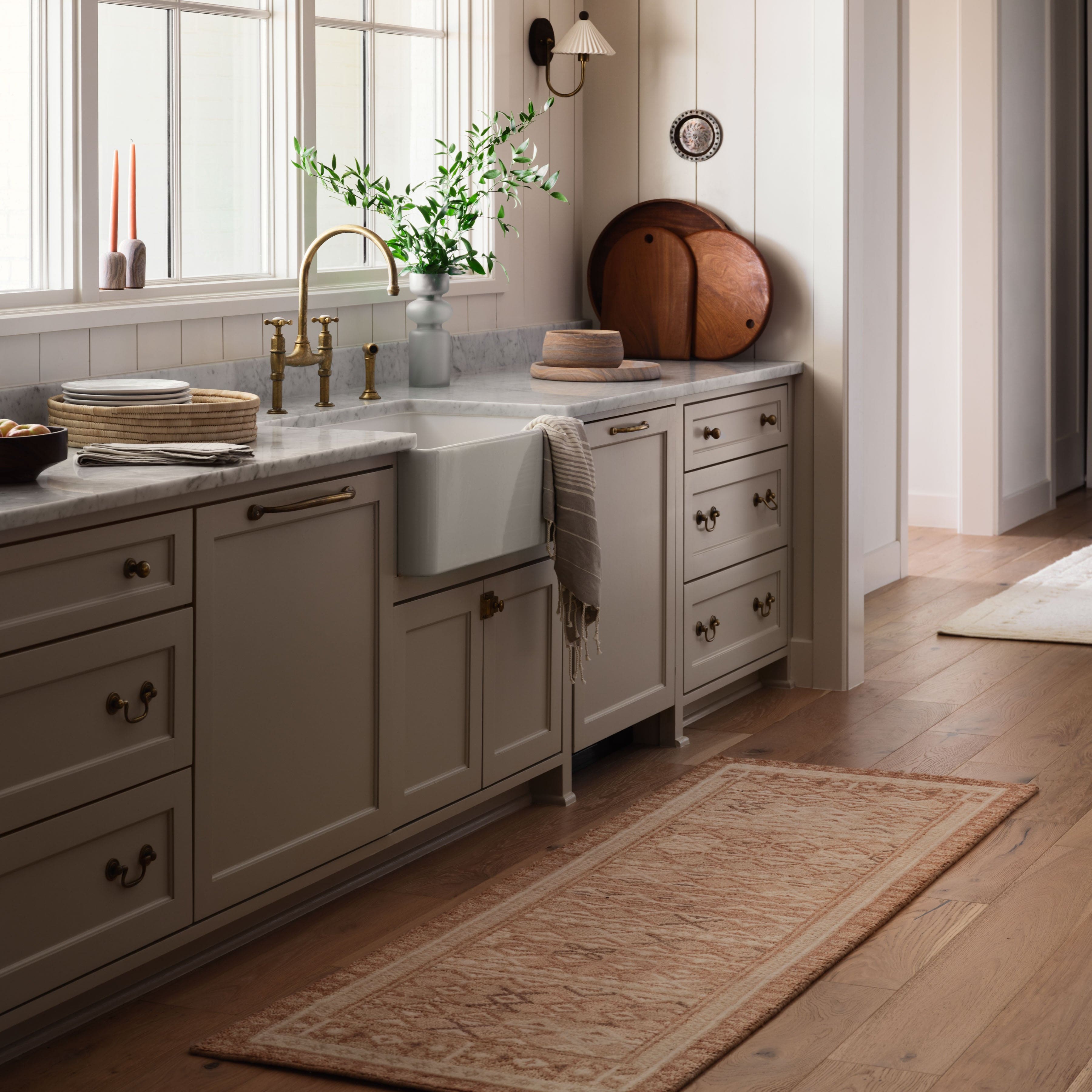 Handwoven Rug with Soft Geometric Pattern | Warm Neutral Tone